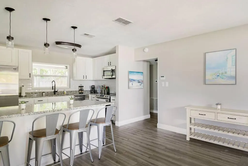 3 Bedroom S Tampa House W Enclosed Patio