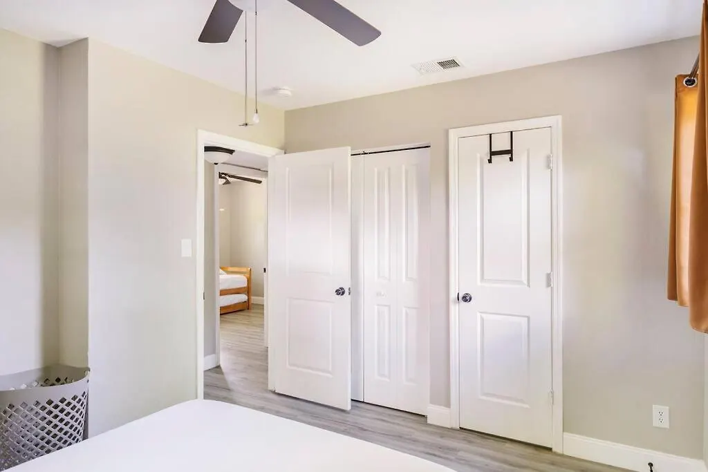 3 Bedroom S Tampa House W Enclosed Patio