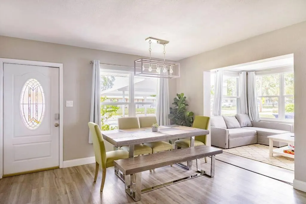 بيت للعطل 3 Bedroom S Tampa House W Enclosed Patio الولايات المتحدة الأمريكية
