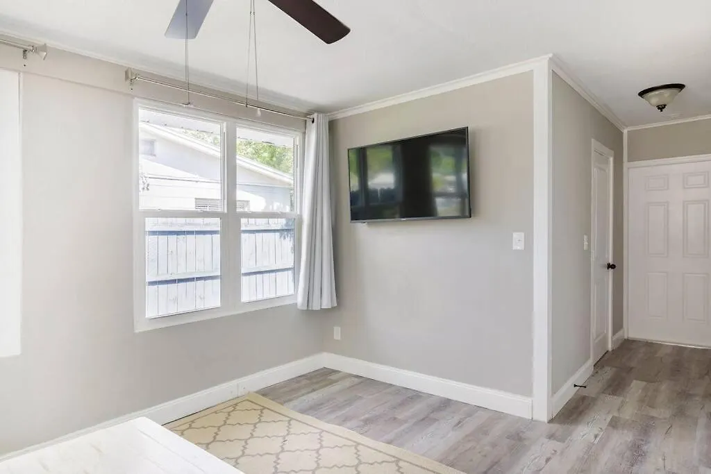 3 Bedroom S Tampa House W Enclosed Patio بيت للعطل
