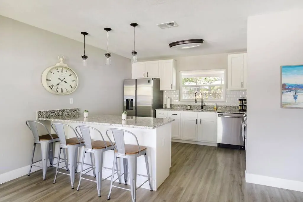 3 Bedroom S Tampa House W Enclosed Patio
